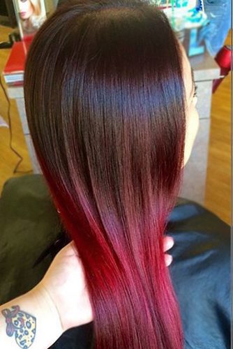 Омбре в красном цвете для темных волос